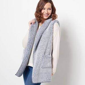 Kookaburra by UGG fuzzy vest